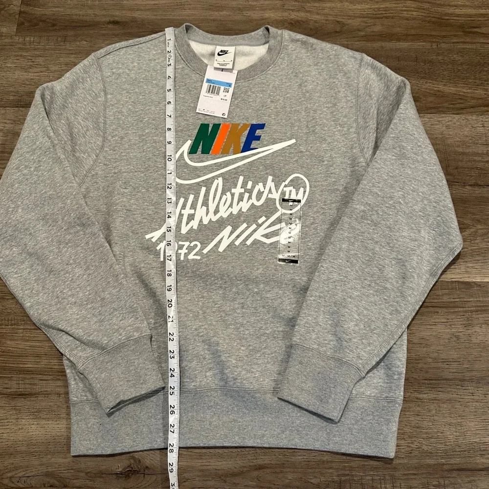 NWT Nike Club Fleece Sweatshirt Mens Medium Grey Athletics 1972 Graphic FZ0812